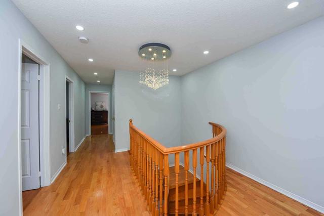 31 Lennon Tr, House detached with 4 bedrooms, 5 bathrooms and 5 parking in Brampton ON | Image 20