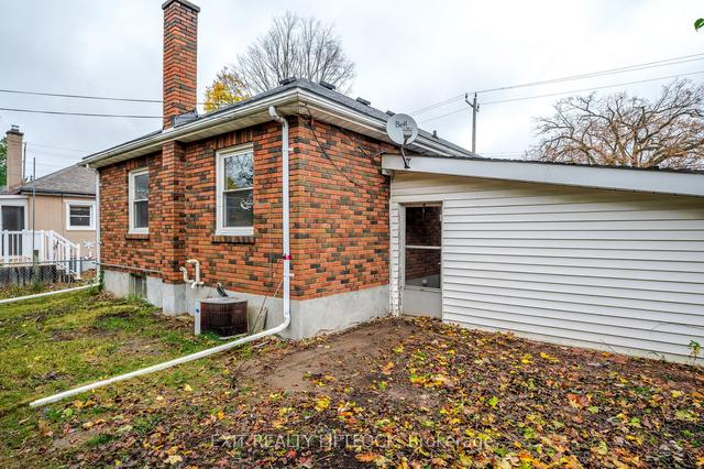 831 Barnardo Ave, House detached with 3 bedrooms, 1 bathrooms and 5 parking in Peterborough ON | Image 27
