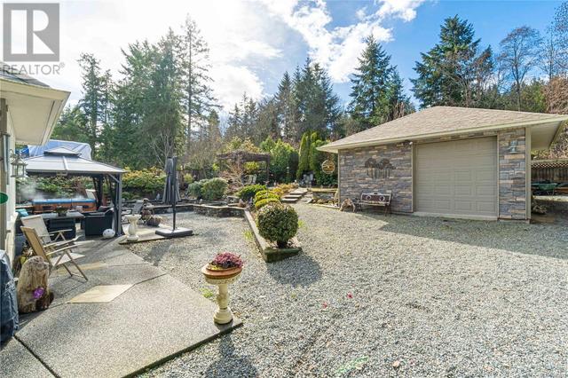 7739 Clark Dr, House detached with 4 bedrooms, 3 bathrooms and 3 parking in Lantzville BC | Image 32