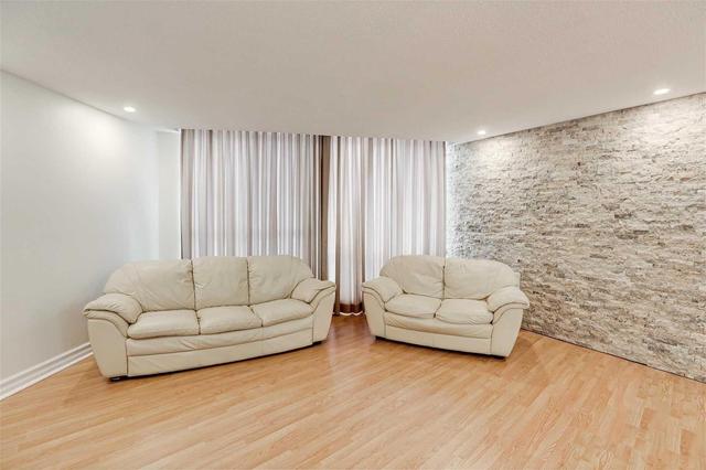 2701 - 330 Dixon Rd, Condo with 2 bedrooms, 1 bathrooms and 1 parking in Toronto ON | Image 10