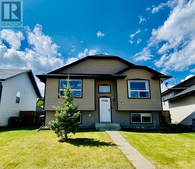 4406 - 58 Street Close, House detached with 3 bedrooms, 3 bathrooms and 2 parking in Rocky Mountain House AB | Image 34