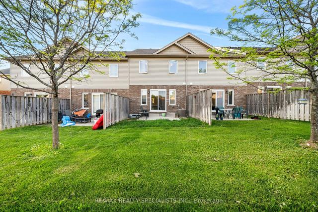 19 Kingsbury Sq, Townhouse with 3 bedrooms, 3 bathrooms and 2 parking in Guelph ON | Image 21
