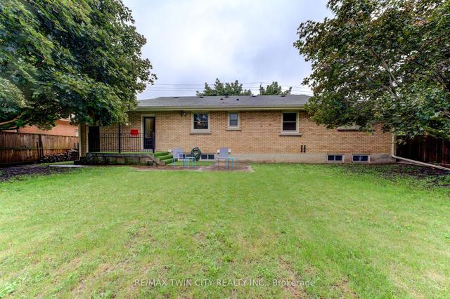 137 Dufferin Ave, House detached with 2 bedrooms, 3 bathrooms and 5 parking in Brantford ON | Image 17