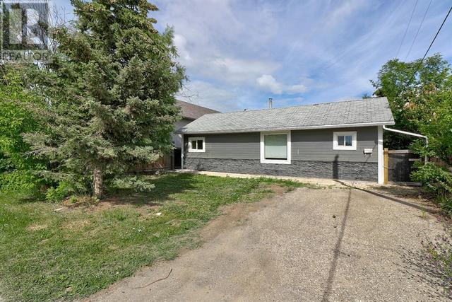 10107 - 92 A Street, House detached with 3 bedrooms, 2 bathrooms and 6 parking in Grande Prairie AB | Card Image