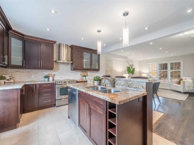 5951 Chalfont Cres, House attached with 3 bedrooms, 4 bathrooms and 2 parking in Mississauga ON | Image 5