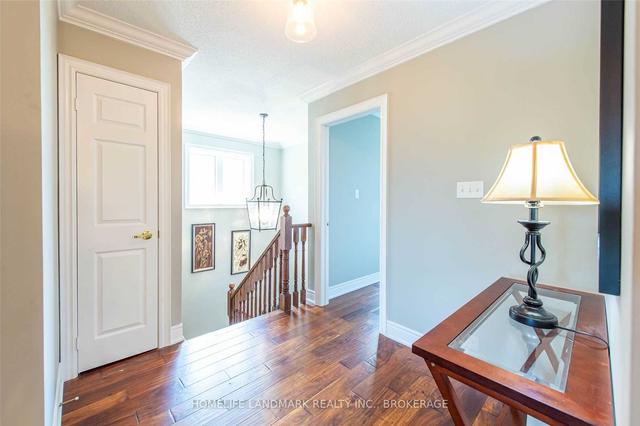 455 Hinchey Cres Cres, House detached with 4 bedrooms, 3 bathrooms and 6 parking in Milton ON | Image 10