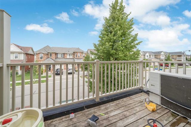 910 Deverell Pl, House attached with 3 bedrooms, 2 bathrooms and 3 parking in Milton ON | Image 4
