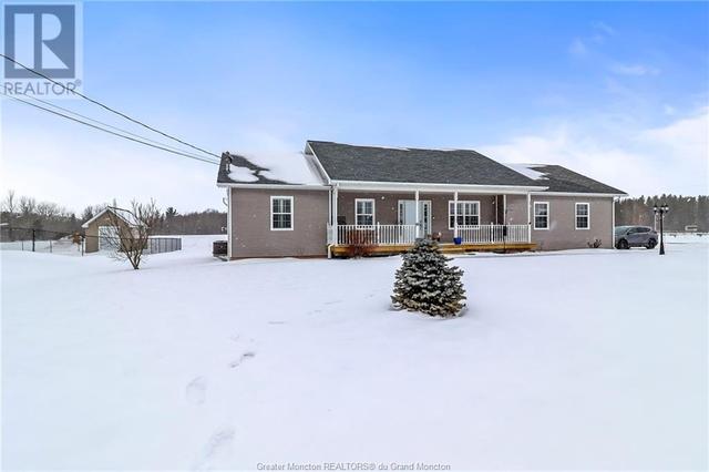 20 Riverside Dr, House detached with 3 bedrooms, 2 bathrooms and null parking in Petitcodiac NB | Image 1