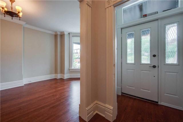 Upper - 355 Dovercourt Rd, House semidetached with 3 bedrooms, 1 bathrooms and 1 parking in Toronto ON | Image 2