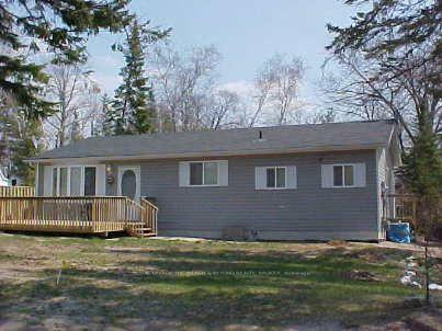 145 River Rd E, House detached with 3 bedrooms, 1 bathrooms and 2 parking in Wasaga Beach ON | Image 1