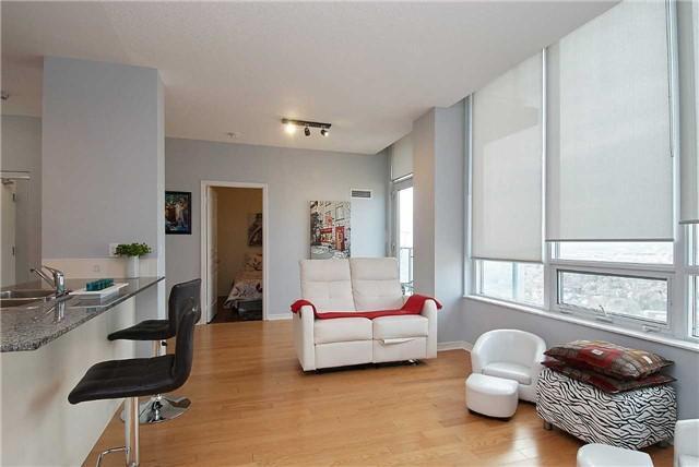 Lph2 - 15 Legion Rd, Condo with 2 bedrooms, 2 bathrooms and 1 parking in Toronto ON | Image 5