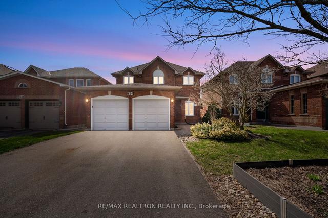 834 Surin Crt, House detached with 3 bedrooms, 4 bathrooms and 6 parking in Newmarket ON | Image 12