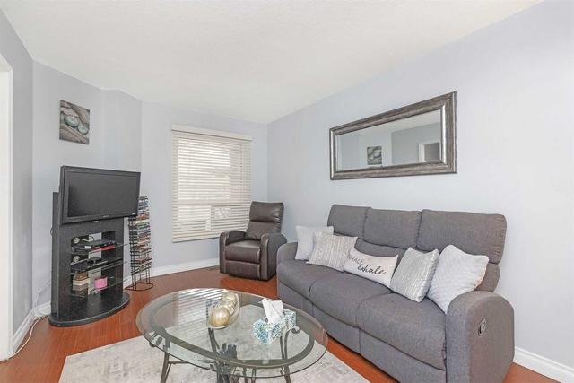 15 Murdoch Dr, House detached with 3 bedrooms, 4 bathrooms and 6 parking in Brampton ON | Image 2