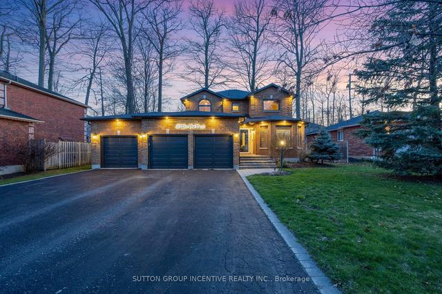 33 Glen Oak Crt, House detached with 4 bedrooms, 4 bathrooms and 12 parking in Barrie ON | Image 1