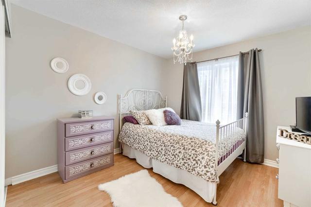 10 Daniel Reaman Cres, House attached with 3 bedrooms, 3 bathrooms and 3 parking in Vaughan ON | Image 10