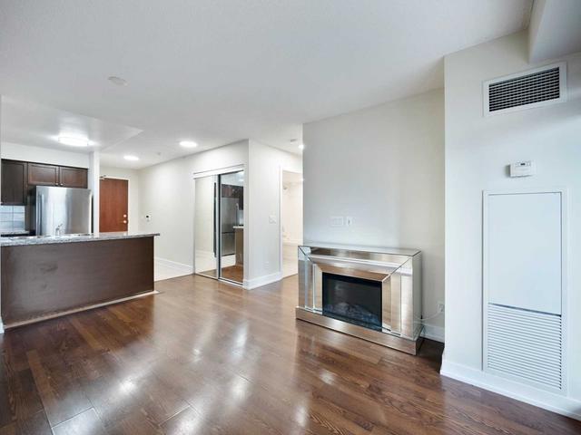 901 - 5 Michael Power Pl, Condo with 1 bedrooms, 1 bathrooms and 1 parking in Toronto ON | Image 4