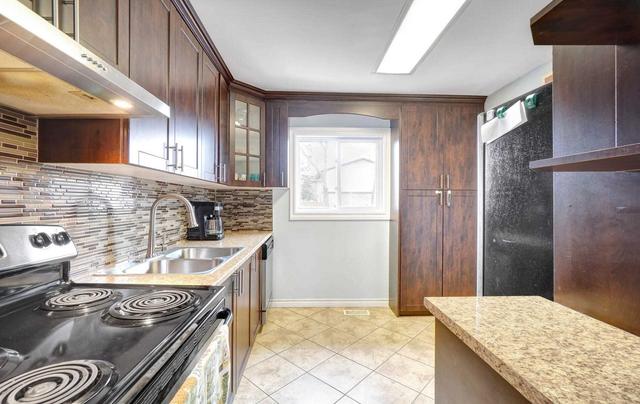44 - 45 Hansen Rd, Townhouse with 3 bedrooms, 2 bathrooms and 1 parking in Brampton ON | Image 3