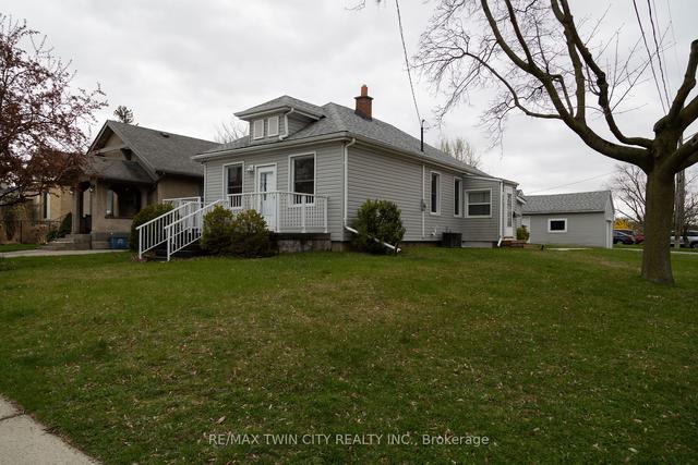 37 Fulton St, House detached with 2 bedrooms, 1 bathrooms and 3 parking in Brantford ON | Image 1