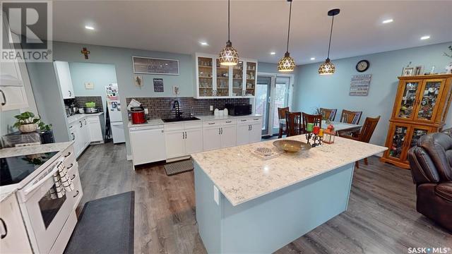 621 Mccall Street, House detached with 5 bedrooms, 3 bathrooms and null parking in Oxbow SK | Image 4