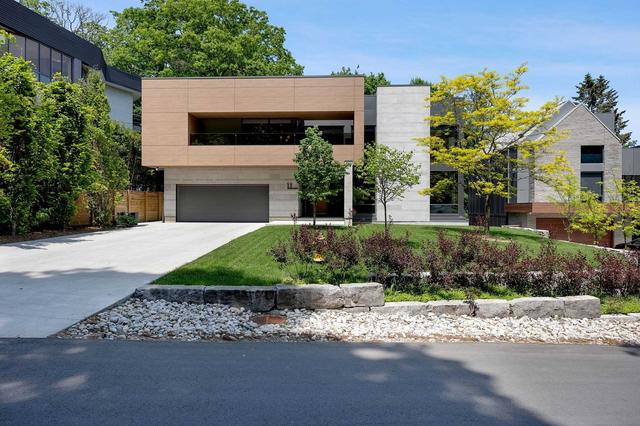 11 North Dr, House detached with 4 bedrooms, 8 bathrooms and 6 parking in Toronto ON | Card Image
