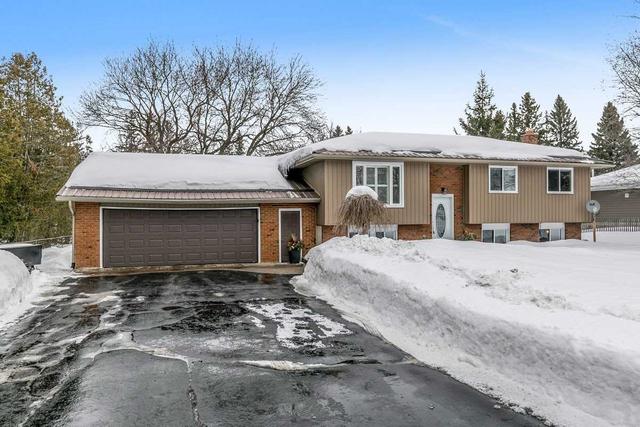 1092 Old Barrie Rd W, House detached with 3 bedrooms, 2 bathrooms and 8 parking in Oro Medonte ON | Image 1