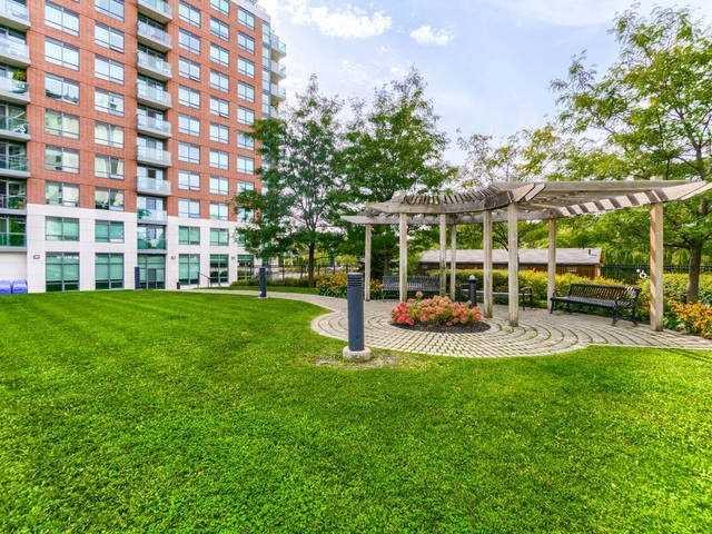 1405 - 1403 Royal York Rd, Condo with 2 bedrooms, 2 bathrooms and 1 parking in Toronto ON | Image 17
