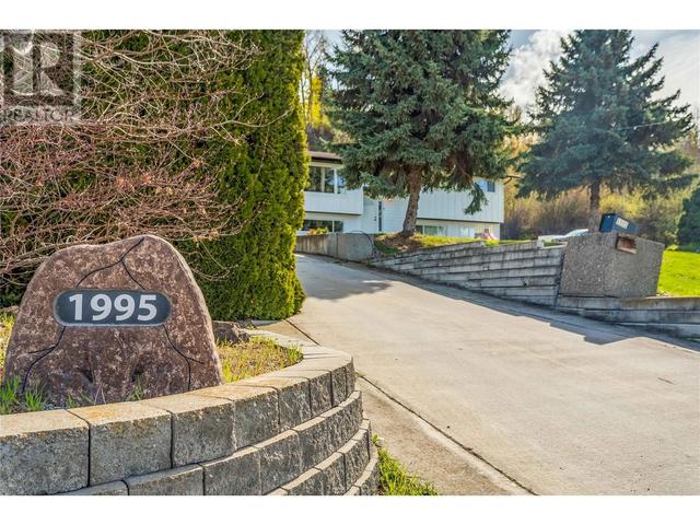 1995 Hollywood Road, House detached with 5 bedrooms, 2 bathrooms and 4 parking in Kelowna BC | Image 4