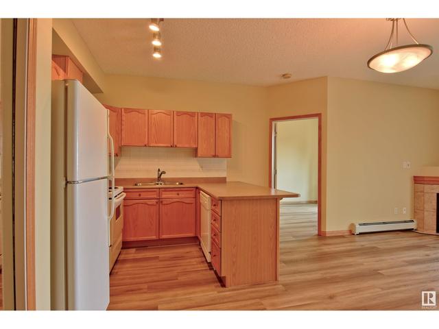 207 - 10118 95 St Nw, Condo with 2 bedrooms, 2 bathrooms and 1 parking in Edmonton AB | Image 3