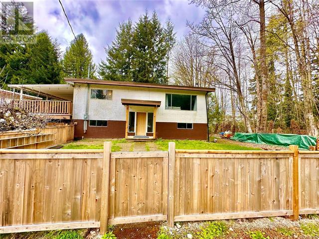 7210 Rockland Rd, House detached with 3 bedrooms, 2 bathrooms and 3 parking in Lake Cowichan BC | Image 1