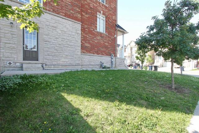 31 Harpreet Circ, House semidetached with 3 bedrooms, 4 bathrooms and 3 parking in Toronto ON | Image 23