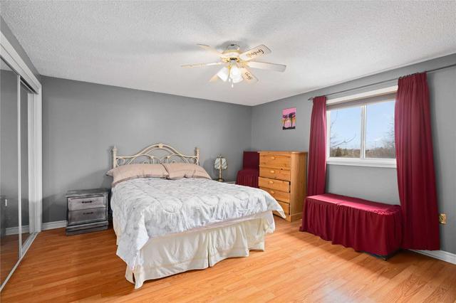 47 Hickling Tr, House detached with 3 bedrooms, 2 bathrooms and 4 parking in Barrie ON | Image 3
