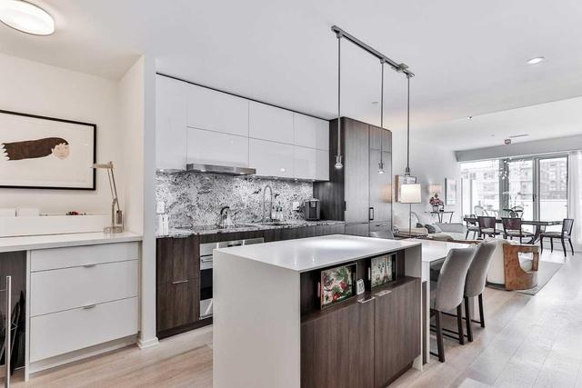 512 - 1 Bloor St E, Condo with 2 bedrooms, 3 bathrooms and 2 parking in Toronto ON | Image 3