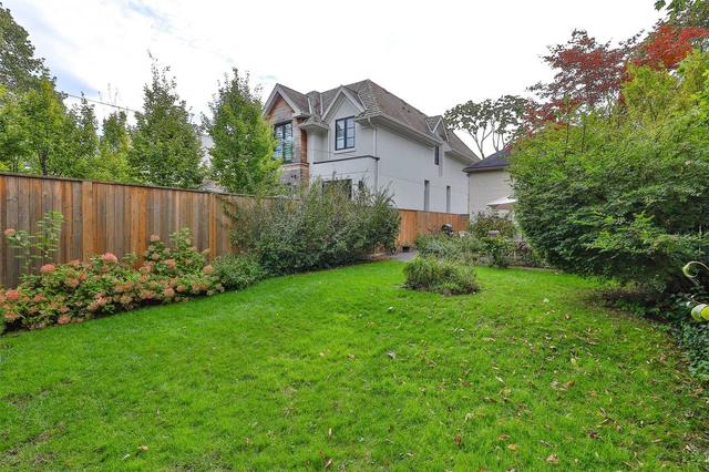 594 Broadway Ave, House detached with 2 bedrooms, 1 bathrooms and 2 parking in Toronto ON | Image 38