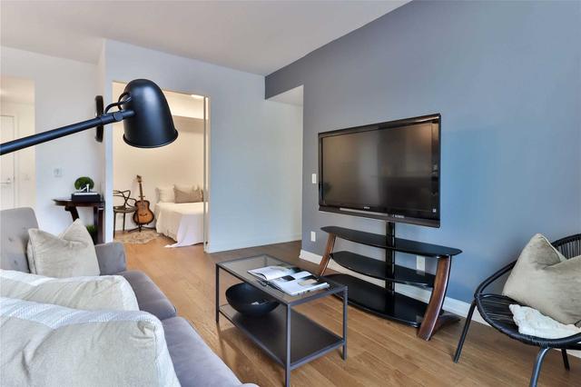 501 - 1100 Kingston Rd, Condo with 3 bedrooms, 2 bathrooms and 2 parking in Toronto ON | Image 2