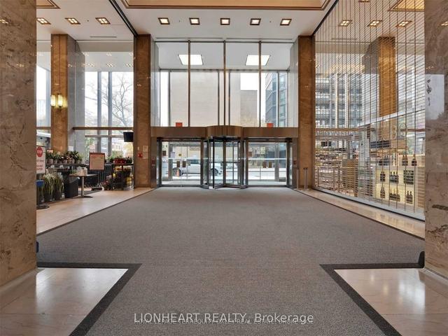 605 - 111 St Clair Ave W, Condo with 2 bedrooms, 2 bathrooms and 1 parking in Toronto ON | Image 22