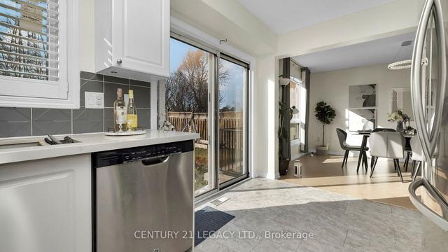 1686 Samuelson Circ, House semidetached with 3 bedrooms, 3 bathrooms and 4 parking in Mississauga ON | Image 9