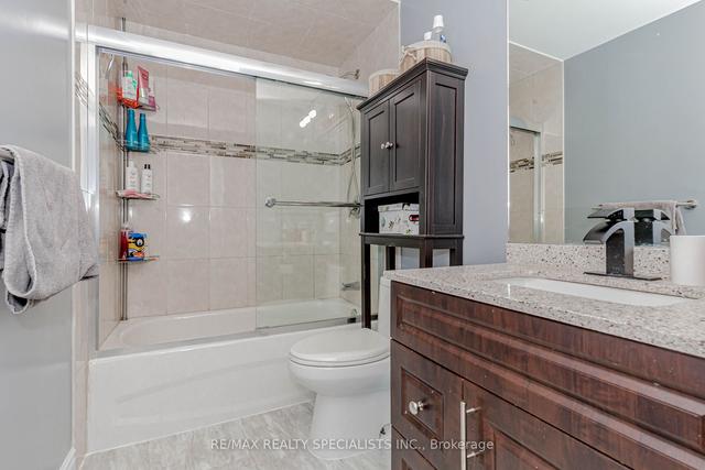 36 Carleton Pl, Townhouse with 3 bedrooms, 2 bathrooms and 2 parking in Brampton ON | Image 22