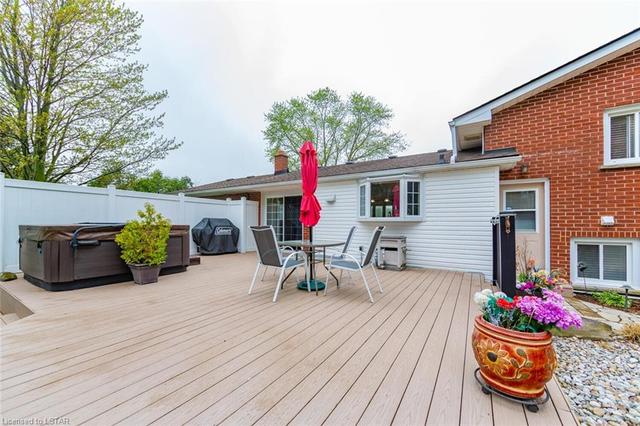 9351 Glendon Drive, House detached with 4 bedrooms, 2 bathrooms and 9 parking in Strathroy Caradoc ON | Image 9