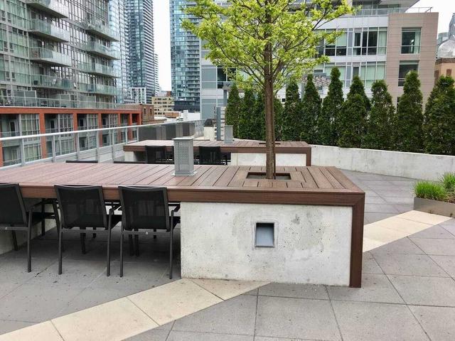 th 10 - 30 Nelson St, Townhouse with 3 bedrooms, 3 bathrooms and 2 parking in Toronto ON | Image 16