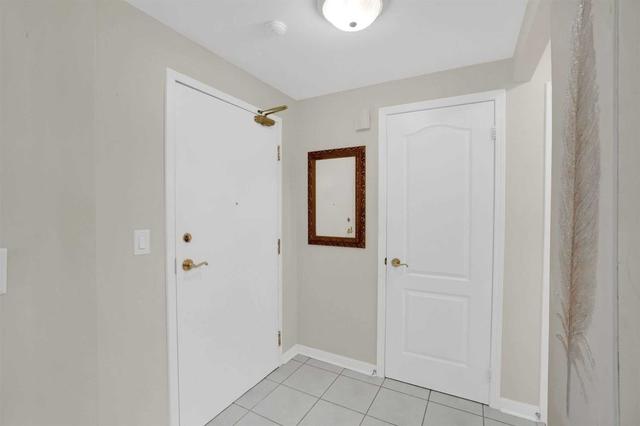 405 - 2500 Rutherford Rd, Condo with 2 bedrooms, 2 bathrooms and 1 parking in Vaughan ON | Image 2