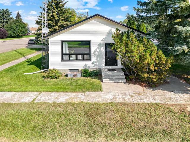 4902 52 Street, House detached with 3 bedrooms, 1 bathrooms and 2 parking in Sedgewick AB | Image 1