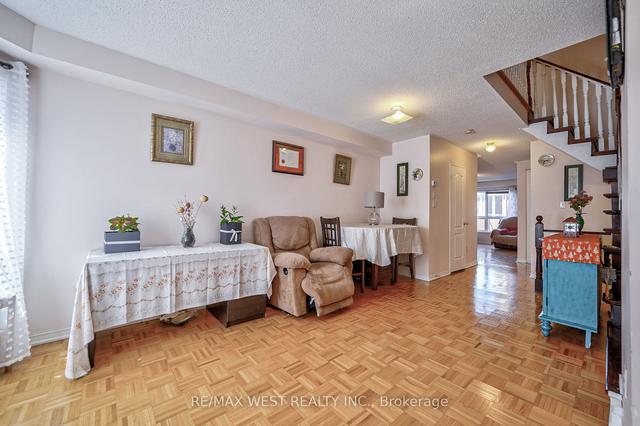 28 Pompano Pl, House attached with 3 bedrooms, 3 bathrooms and 3 parking in Brampton ON | Image 20