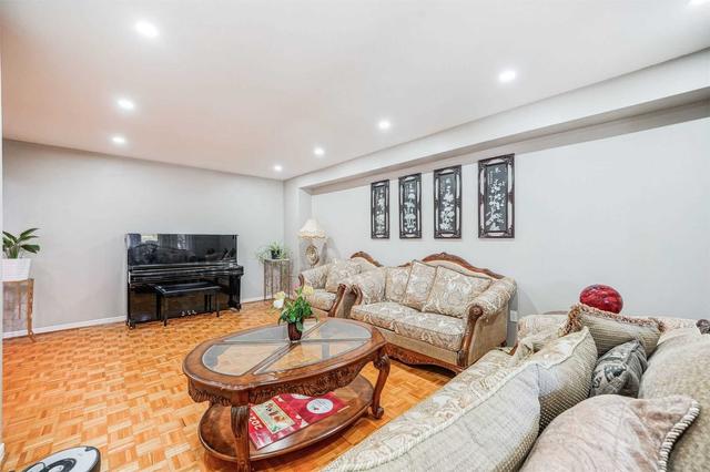 16 Westmoreland Crt, House detached with 4 bedrooms, 6 bathrooms and 9 parking in Markham ON | Image 36