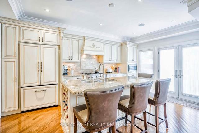 6 Armadale Ave, House detached with 3 bedrooms, 4 bathrooms and 3 parking in Toronto ON | Image 3