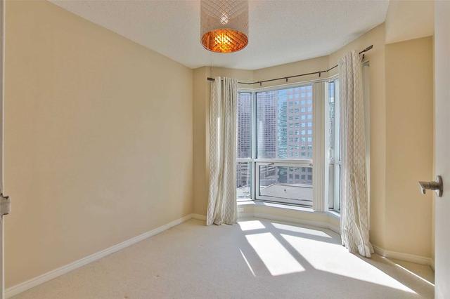 1011 - 10 Queens Quay W, Condo with 2 bedrooms, 2 bathrooms and 1 parking in Toronto ON | Image 13