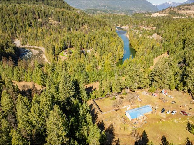 2621 Highway 3a, House detached with 2 bedrooms, 1 bathrooms and null parking in Central Kootenay I BC | Image 43
