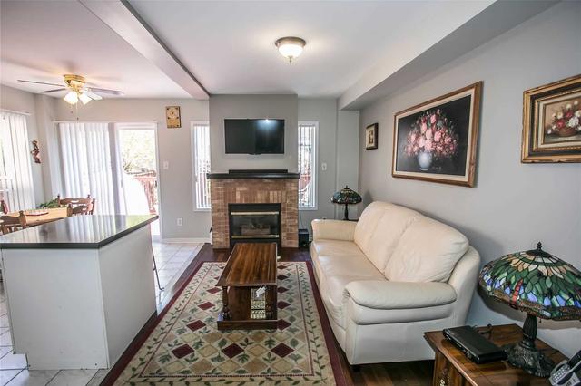 6935 Guardian Crt, House attached with 3 bedrooms, 4 bathrooms and 3 parking in Mississauga ON | Image 2