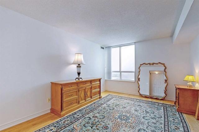 1009 - 2 Covington Rd, Condo with 2 bedrooms, 2 bathrooms and 1 parking in Toronto ON | Image 7