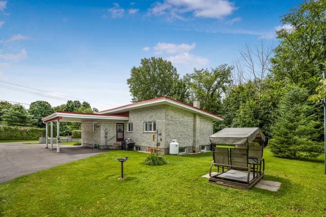2897 Front Road, House detached with 3 bedrooms, 2 bathrooms and 4 parking in East Hawkesbury ON | Image 4