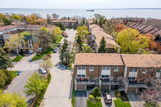 1 - 90 Sarah Lane, Townhouse with 3 bedrooms, 4 bathrooms and 2 parking in Oakville ON | Image 11